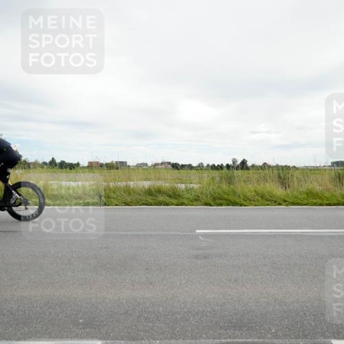 31.08.2025 - Elbe Triathlon Hamburg Michael Burmester http://msf.ph/oto/8693764 31.08.2025 14:06:03 Radfahren 137, 148 meine-sportfotos.de