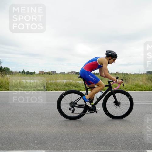 31.08.2025 - Elbe Triathlon Hamburg Michael Burmester http://msf.ph/oto/8693773 31.08.2025 14:06:58 Radfahren 153 meine-sportfotos.de