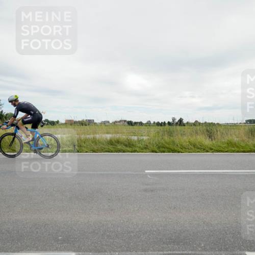 31.08.2025 - Elbe Triathlon Hamburg Michael Burmester http://msf.ph/oto/8693778 31.08.2025 14:07:39 Radfahren  meine-sportfotos.de