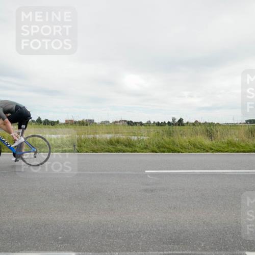 31.08.2025 - Elbe Triathlon Hamburg Michael Burmester http://msf.ph/oto/8693783 31.08.2025 14:08:00 Radfahren  meine-sportfotos.de