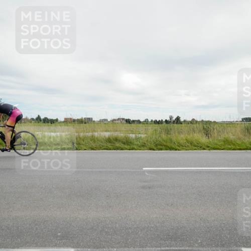 31.08.2025 - Elbe Triathlon Hamburg Michael Burmester http://msf.ph/oto/8693786 31.08.2025 14:08:08 Radfahren  meine-sportfotos.de