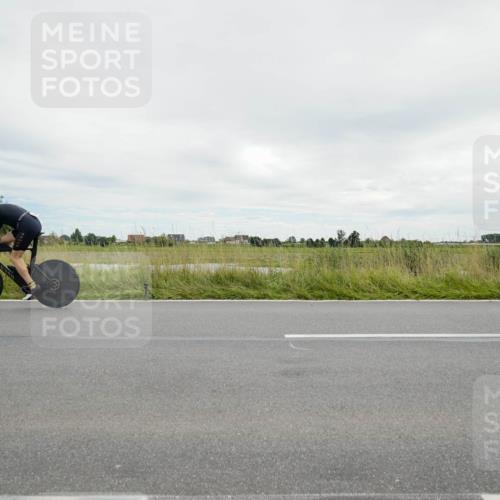 31.08.2025 - Elbe Triathlon Hamburg Michael Burmester http://msf.ph/oto/8693787 31.08.2025 14:08:12 Radfahren  meine-sportfotos.de