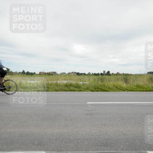 31.08.2025 - Elbe Triathlon Hamburg Michael Burmester http://msf.ph/oto/8693788 31.08.2025 14:08:14 Radfahren  meine-sportfotos.de