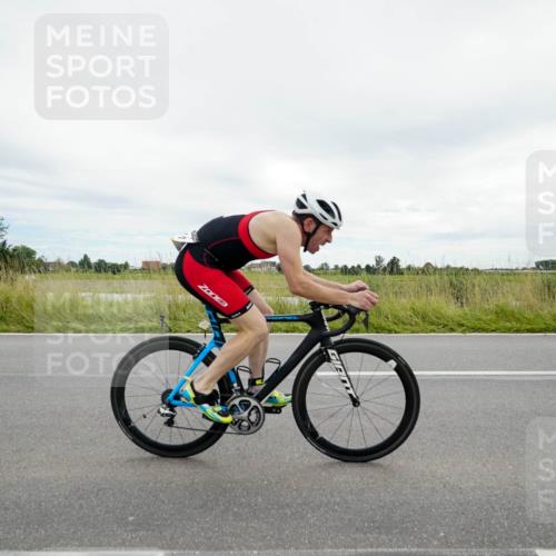 31.08.2025 - Elbe Triathlon Hamburg Michael Burmester http://msf.ph/oto/8693791 31.08.2025 14:08:20 Radfahren  meine-sportfotos.de