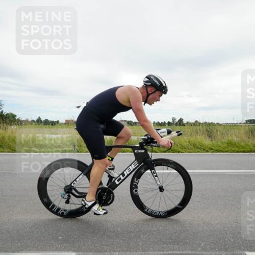 31.08.2025 - Elbe Triathlon Hamburg Michael Burmester http://msf.ph/oto/8693792 31.08.2025 14:08:23 Radfahren  meine-sportfotos.de