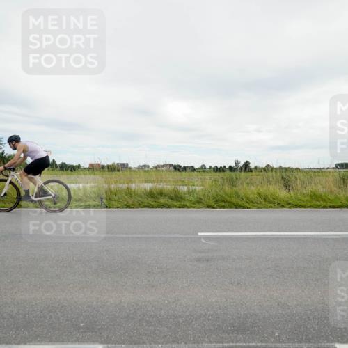 31.08.2025 - Elbe Triathlon Hamburg Michael Burmester http://msf.ph/oto/8693793 31.08.2025 14:08:24 Radfahren  meine-sportfotos.de