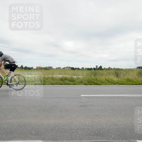 31.08.2025 - Elbe Triathlon Hamburg Michael Burmester http://msf.ph/oto/8693815 31.08.2025 14:09:24 Radfahren  meine-sportfotos.de