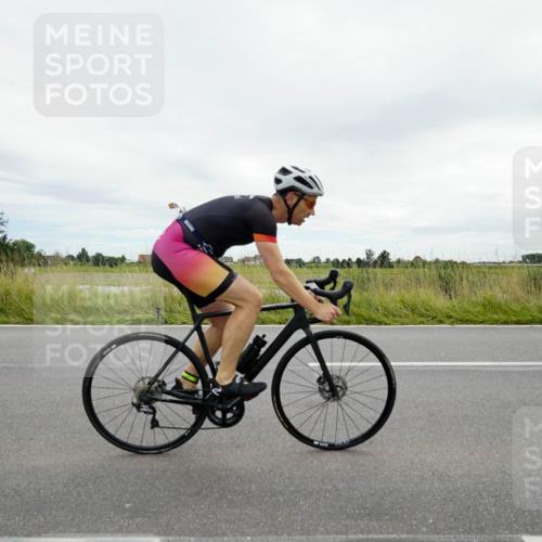 31.08.2025 - Elbe Triathlon Hamburg Michael Burmester http://msf.ph/oto/8693838 31.08.2025 14:10:26 Radfahren 121, 143, 145 meine-sportfotos.de