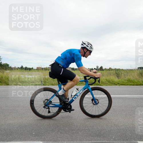 31.08.2025 - Elbe Triathlon Hamburg Michael Burmester http://msf.ph/oto/8693858 31.08.2025 14:11:18 Radfahren 123 meine-sportfotos.de