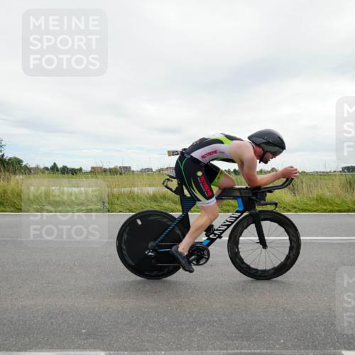 31.08.2025 - Elbe Triathlon Hamburg Michael Burmester http://msf.ph/oto/8693863 31.08.2025 14:11:32 Radfahren 129, 131 meine-sportfotos.de