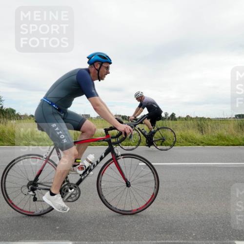 31.08.2025 - Elbe Triathlon Hamburg Michael Burmester http://msf.ph/oto/8693869 31.08.2025 14:11:48 Radfahren 163 meine-sportfotos.de