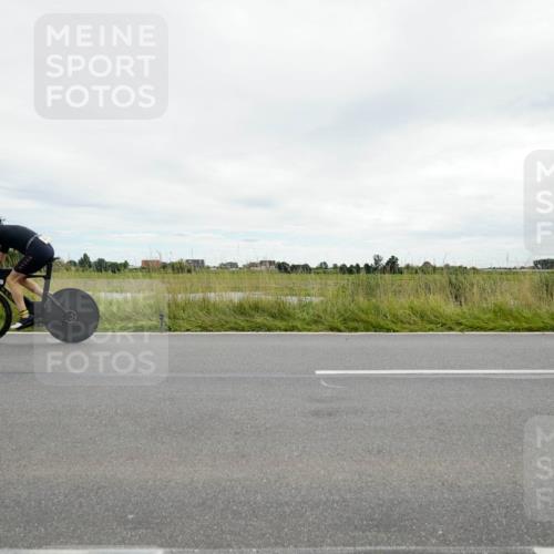 31.08.2025 - Elbe Triathlon Hamburg Michael Burmester http://msf.ph/oto/8693878 31.08.2025 14:12:14 Radfahren  meine-sportfotos.de