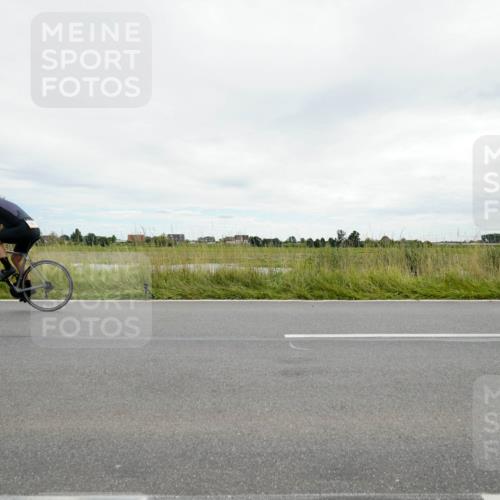 31.08.2025 - Elbe Triathlon Hamburg Michael Burmester http://msf.ph/oto/8693879 31.08.2025 14:12:15 Radfahren  meine-sportfotos.de