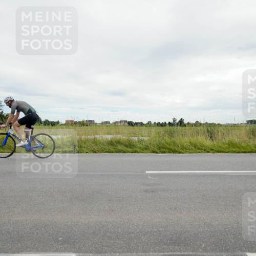 31.08.2025 - Elbe Triathlon Hamburg Michael Burmester http://msf.ph/oto/8693894 31.08.2025 14:12:43 Radfahren 137, 140 meine-sportfotos.de