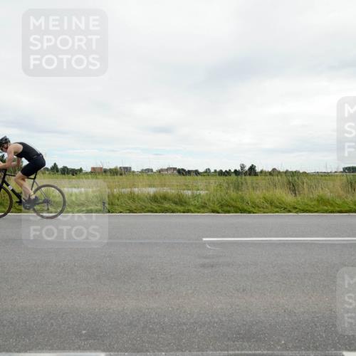 31.08.2025 - Elbe Triathlon Hamburg Michael Burmester http://msf.ph/oto/8693897 31.08.2025 14:12:51 Radfahren  meine-sportfotos.de