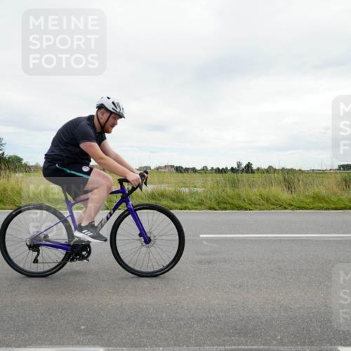 31.08.2025 - Elbe Triathlon Hamburg Michael Burmester http://msf.ph/oto/8693911 31.08.2025 14:13:24 Radfahren 151 meine-sportfotos.de
