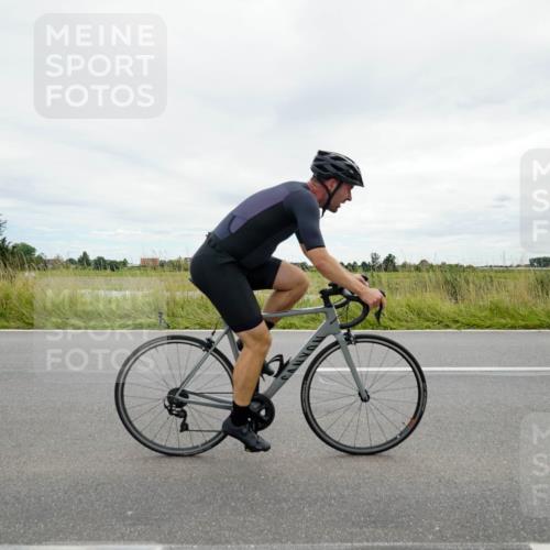31.08.2025 - Elbe Triathlon Hamburg Michael Burmester http://msf.ph/oto/8693933 31.08.2025 14:14:28 Radfahren  meine-sportfotos.de