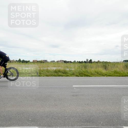 31.08.2025 - Elbe Triathlon Hamburg Michael Burmester http://msf.ph/oto/8693936 31.08.2025 14:14:33 Radfahren  meine-sportfotos.de