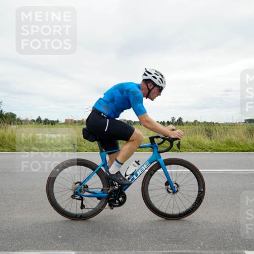 31.08.2025 - Elbe Triathlon Hamburg Michael Burmester http://msf.ph/oto/8693959 31.08.2025 14:15:26 Radfahren 135, 136, 147 meine-sportfotos.de