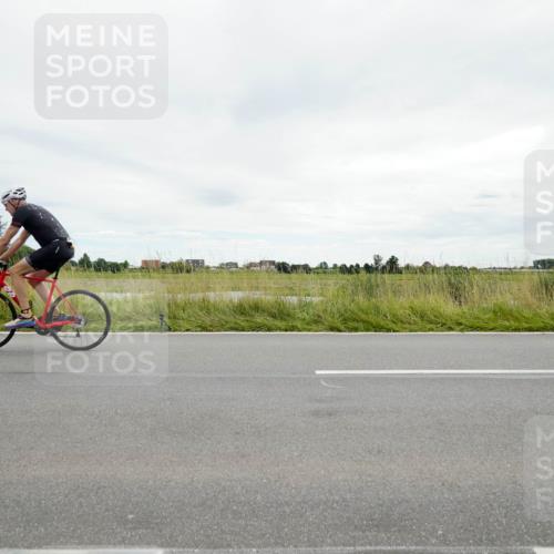 31.08.2025 - Elbe Triathlon Hamburg Michael Burmester http://msf.ph/oto/8693973 31.08.2025 14:16:16 Radfahren 131, 145 meine-sportfotos.de