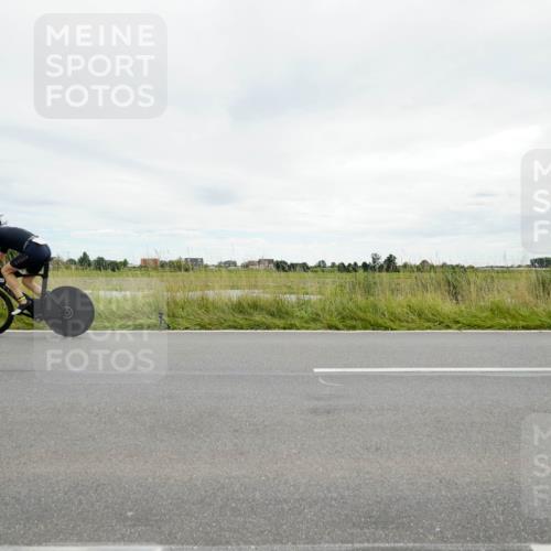 31.08.2025 - Elbe Triathlon Hamburg Michael Burmester http://msf.ph/oto/8693977 31.08.2025 14:16:21 Radfahren 145 meine-sportfotos.de