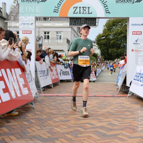 31.08.2025 - 21. Blankeneser Heldenlauf Strokosch-Dieckow http://msf.ph/oto/8694009 31.08.2025 12:35:57 Ziel 5480, 5488, 5211, 5514, 4173 meine-sportfotos.de
