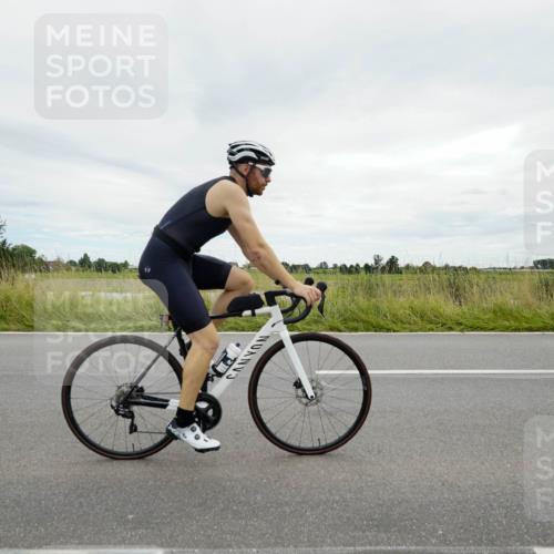 31.08.2025 - Elbe Triathlon Hamburg Michael Burmester http://msf.ph/oto/8694012 31.08.2025 14:17:42 Radfahren 149 meine-sportfotos.de