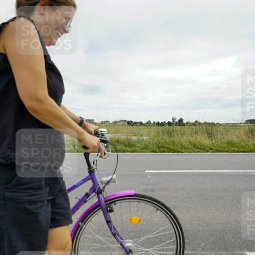31.08.2025 - Elbe Triathlon Hamburg Michael Burmester http://msf.ph/oto/8694019 31.08.2025 14:18:10 Radfahren  meine-sportfotos.de