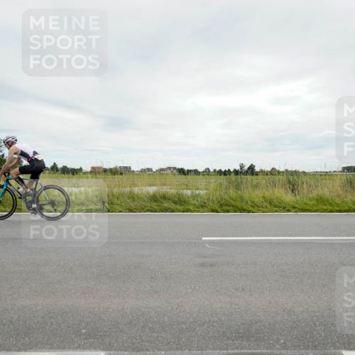 31.08.2025 - Elbe Triathlon Hamburg Michael Burmester http://msf.ph/oto/8694052 31.08.2025 14:19:35 Radfahren 123, 127 meine-sportfotos.de