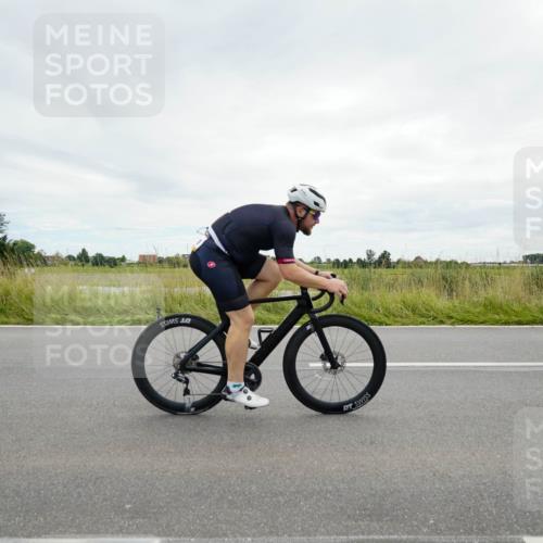 31.08.2025 - Elbe Triathlon Hamburg Michael Burmester http://msf.ph/oto/8694080 31.08.2025 14:21:46 Radfahren 130 meine-sportfotos.de