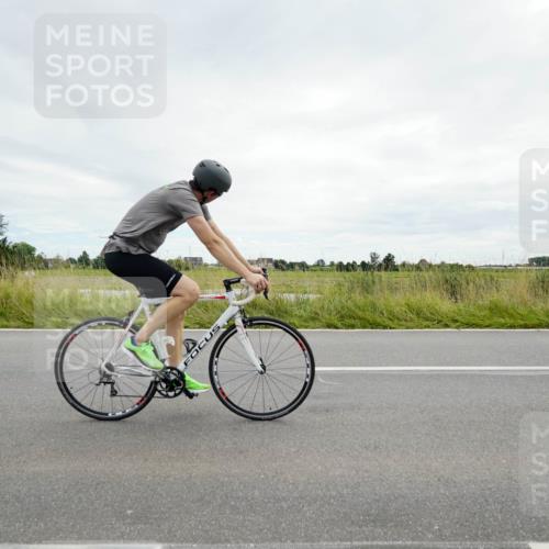 31.08.2025 - Elbe Triathlon Hamburg Michael Burmester http://msf.ph/oto/8694091 31.08.2025 14:22:23 Radfahren 125, 146 meine-sportfotos.de