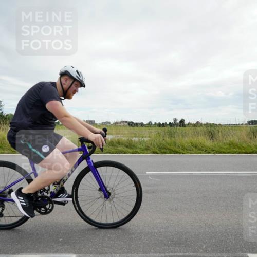 31.08.2025 - Elbe Triathlon Hamburg Michael Burmester http://msf.ph/oto/8694099 31.08.2025 14:25:15 Radfahren 151 meine-sportfotos.de