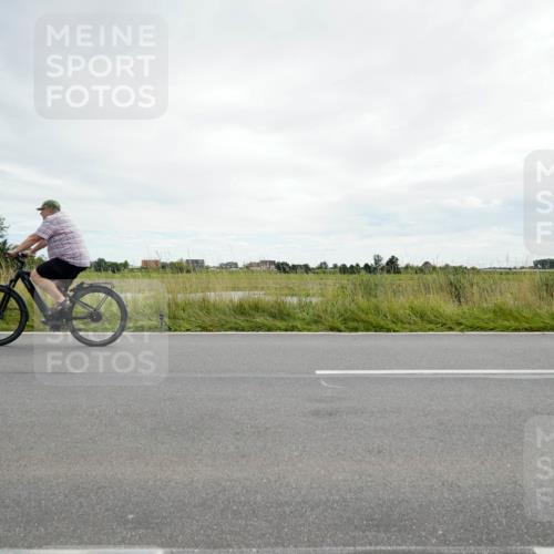 31.08.2025 - Elbe Triathlon Hamburg Michael Burmester http://msf.ph/oto/8694101 31.08.2025 14:25:26 Radfahren  meine-sportfotos.de
