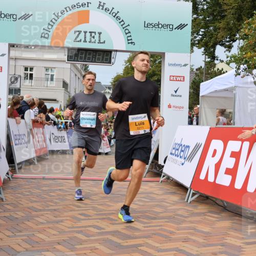 31.08.2025 - 21. Blankeneser Heldenlauf Strokosch-Dieckow http://msf.ph/oto/8694102 31.08.2025 12:35:52 Ziel 5480, 5488, 5211, 5089, 4173, 4336 meine-sportfotos.de