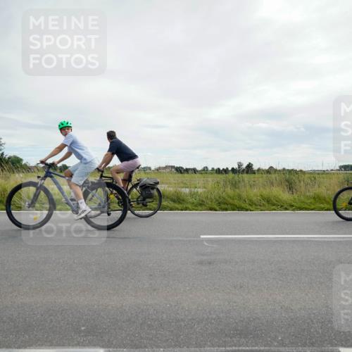 31.08.2025 - Elbe Triathlon Hamburg Michael Burmester http://msf.ph/oto/8694107 31.08.2025 14:28:33 Radfahren  meine-sportfotos.de