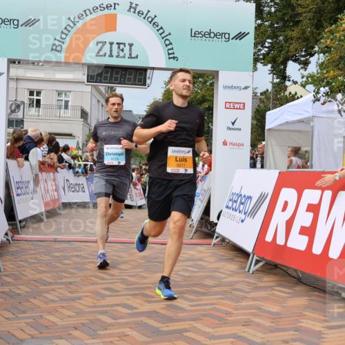 31.08.2025 - 21. Blankeneser Heldenlauf Strokosch-Dieckow http://msf.ph/oto/8694111 31.08.2025 12:35:51 Ziel 5480, 5211, 5089, 4173, 4336 meine-sportfotos.de