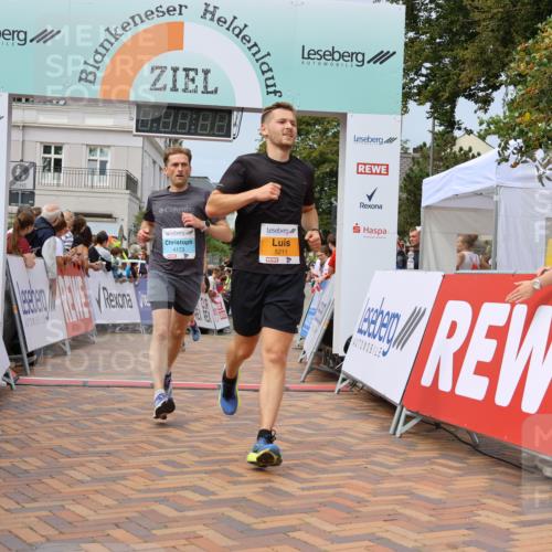 31.08.2025 - 21. Blankeneser Heldenlauf Strokosch-Dieckow http://msf.ph/oto/8694119 31.08.2025 12:35:51 Ziel 5480, 5211, 5089, 4173, 4336 meine-sportfotos.de