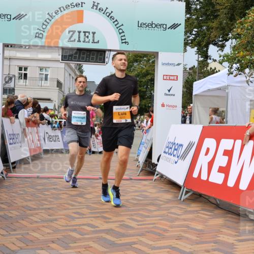 31.08.2025 - 21. Blankeneser Heldenlauf Strokosch-Dieckow http://msf.ph/oto/8694136 31.08.2025 12:35:51 Ziel 5480, 5211, 5089, 4173, 4336 meine-sportfotos.de