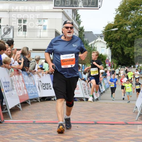 31.08.2025 - 21. Blankeneser Heldenlauf Strokosch-Dieckow http://msf.ph/oto/8694141 31.08.2025 10:27:05 Ziel 1101, 2468, 2393, 2205, 2521 meine-sportfotos.de