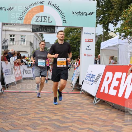 31.08.2025 - 21. Blankeneser Heldenlauf Strokosch-Dieckow http://msf.ph/oto/8694143 31.08.2025 12:35:51 Ziel 5480, 5211, 5089, 4173, 4336 meine-sportfotos.de