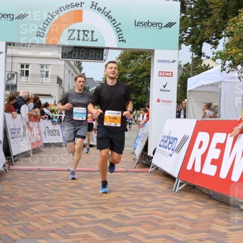 31.08.2025 - 21. Blankeneser Heldenlauf Strokosch-Dieckow http://msf.ph/oto/8694152 31.08.2025 12:35:51 Ziel 5480, 5211, 5089, 4173, 4336 meine-sportfotos.de