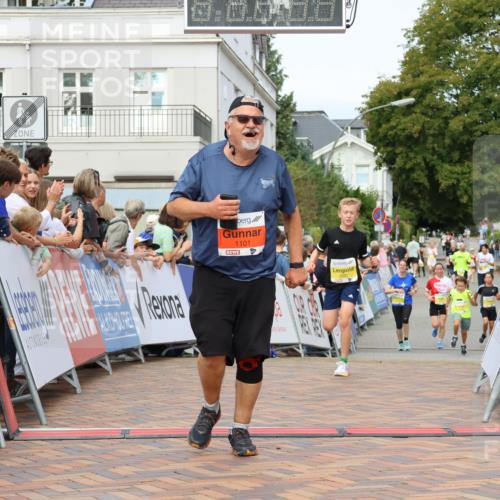 31.08.2025 - 21. Blankeneser Heldenlauf Strokosch-Dieckow http://msf.ph/oto/8694164 31.08.2025 10:27:05 Ziel 1101, 2468, 2393, 2205, 2521 meine-sportfotos.de