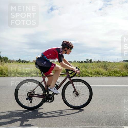 31.08.2025 - Elbe Triathlon Hamburg Michael Burmester http://msf.ph/oto/8694191 31.08.2025 14:43:58 Radfahren 127, 136 meine-sportfotos.de