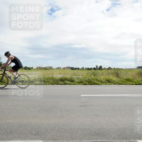 31.08.2025 - Elbe Triathlon Hamburg Michael Burmester http://msf.ph/oto/8694198 31.08.2025 14:44:33 Radfahren  meine-sportfotos.de