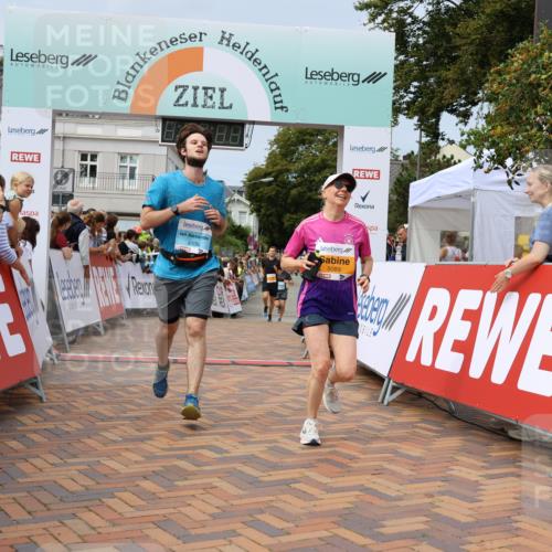 31.08.2025 - 21. Blankeneser Heldenlauf Strokosch-Dieckow http://msf.ph/oto/8694260 31.08.2025 12:35:46 Ziel 5211, 5089, 4336 meine-sportfotos.de