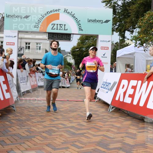 31.08.2025 - 21. Blankeneser Heldenlauf Strokosch-Dieckow http://msf.ph/oto/8694276 31.08.2025 12:35:46 Ziel 5211, 5089, 4336 meine-sportfotos.de
