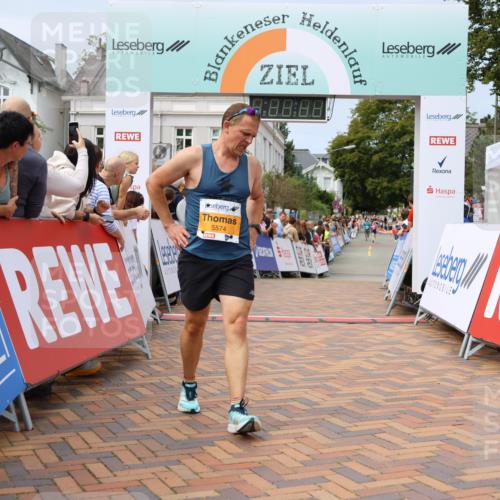 31.08.2025 - 21. Blankeneser Heldenlauf Strokosch-Dieckow http://msf.ph/oto/8694338 31.08.2025 12:35:30 Ziel 5574, 4130, 4128 meine-sportfotos.de