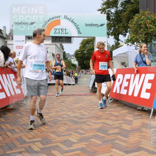 31.08.2025 - 21. Blankeneser Heldenlauf Strokosch-Dieckow http://msf.ph/oto/8694360 31.08.2025 12:35:26 Ziel 5574, 5302, 4130, 4128 meine-sportfotos.de