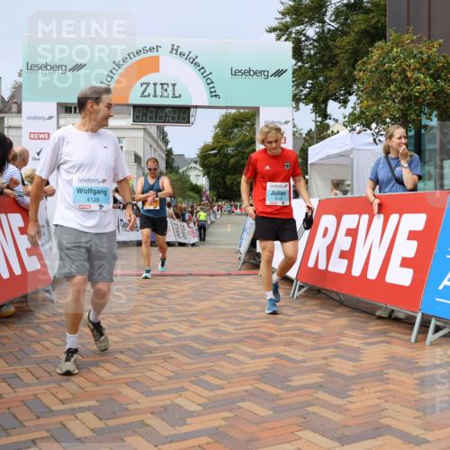 31.08.2025 - 21. Blankeneser Heldenlauf Strokosch-Dieckow http://msf.ph/oto/8694367 31.08.2025 12:35:26 Ziel 5574, 5302, 4130, 4128 meine-sportfotos.de