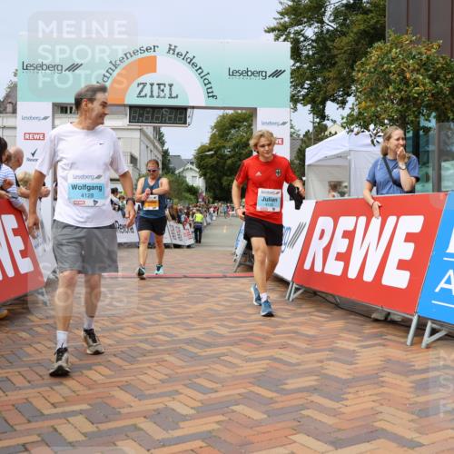 31.08.2025 - 21. Blankeneser Heldenlauf Strokosch-Dieckow http://msf.ph/oto/8694383 31.08.2025 12:35:26 Ziel 5574, 5302, 4130, 4128 meine-sportfotos.de